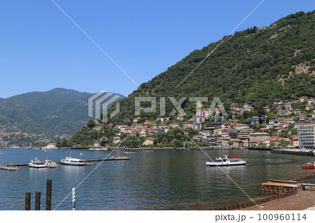 湖畔のホテルの客室から見たコモ湖 湖畔のホテルの客室から見たコモ湖 100960114