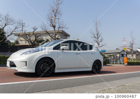 EV 電気自動車　道路走行 100960487
