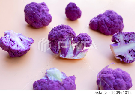 Purple cauliflower on old rose color background. 100961016