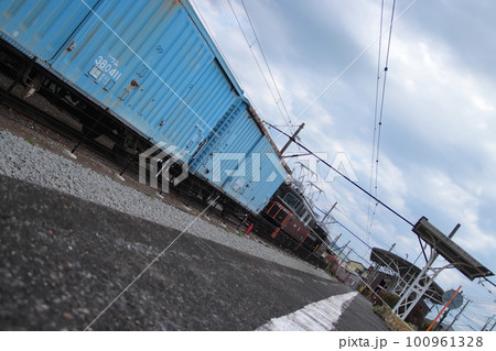 現役当時のように保存される岳南鉄道ED40形電気機関車  100961328