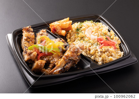 チャーハン&油林鶏の弁当 チャーハン&油林鶏の弁当 100962062