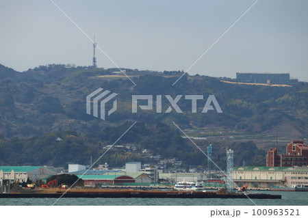 海上から眺める清水港（日本平、駿河湾フェリー、清水港クルーズ） 100963521