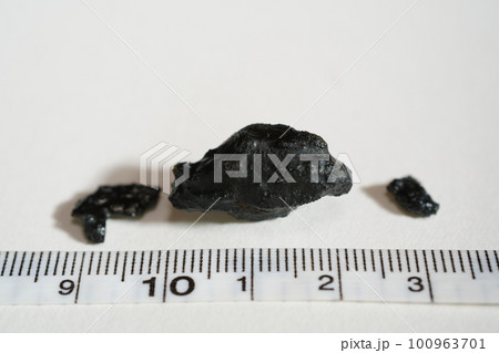 黒い胆石とメジャー 黒い胆石とメジャー 100963701