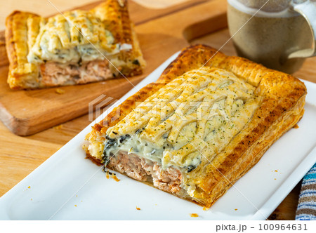 Traditional salmon in puff pastry 100964631