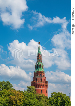 Vodovzvodnaya Tower at southwestern corner of Moscow Kremlin, overlooking Moscow River. Moscow, Russia 100967238