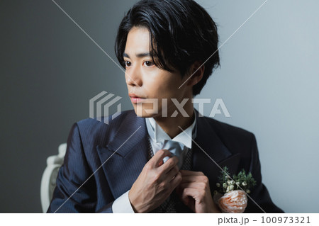 タキシードの男性 新郎 タキシードの男性 新郎 100973321