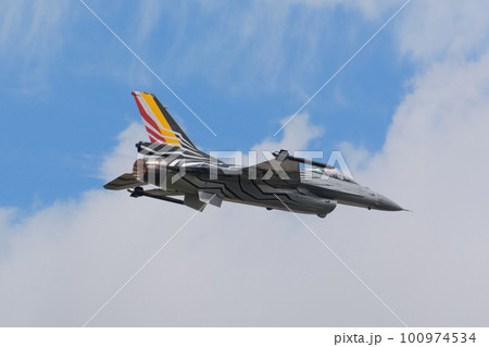 雲上のベルギー空軍F-16ディスプレイチーム 雲上のベルギー空軍F-16ディスプレイチーム 100974534