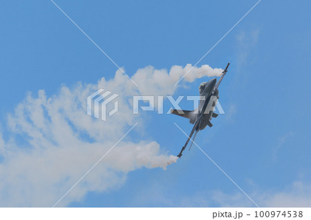ベルギー空軍F-16ディスプレイチーム旋回 ベルギー空軍F-16ディスプレイチーム旋回 100974538
