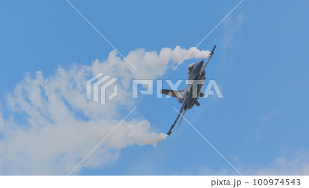 ベルギー空軍F-16ディスプレイチーム旋回 ベルギー空軍F-16ディスプレイチーム旋回 100974543