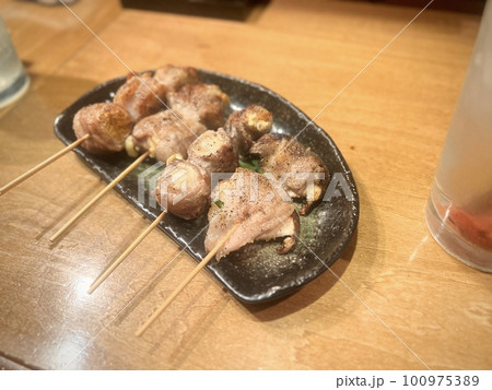 日本の焼き鳥 日本の焼き鳥 100975389