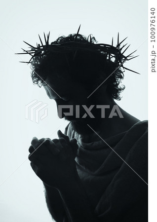 Jesus Christ with crown of thorns Jesus Christ with crown of thorns 100976140