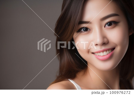 美しい白い歯の女性 100976272
