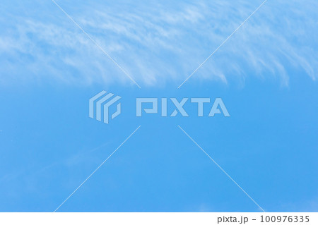 Clear blank blue sky with small translucent white clouds natural background 100976335