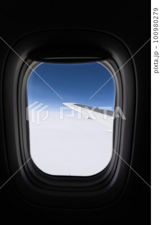 飛行機の窓から見える景色 飛行機の窓から見える景色 100980279