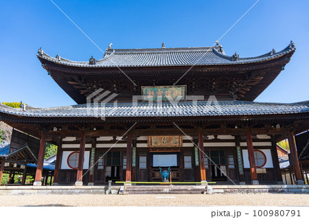 京都　宇治市の萬福寺　大雄宝殿 100980791