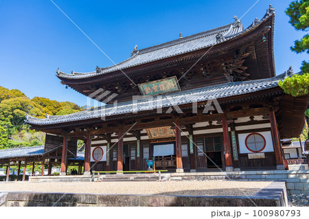 京都　宇治市の萬福寺　大雄宝殿 100980793