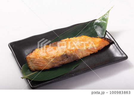 銀鮭西京焼漬け焼き 銀鮭西京焼漬け焼き 100983863