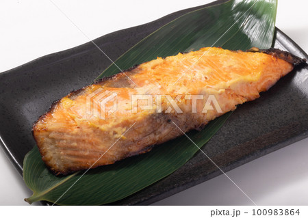 銀鮭西京焼漬け焼き 銀鮭西京焼漬け焼き 100983864