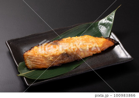 銀鮭西京焼漬け焼き 銀鮭西京焼漬け焼き 100983866