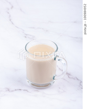 Masala tea in a glass mug with a handle. 100984952