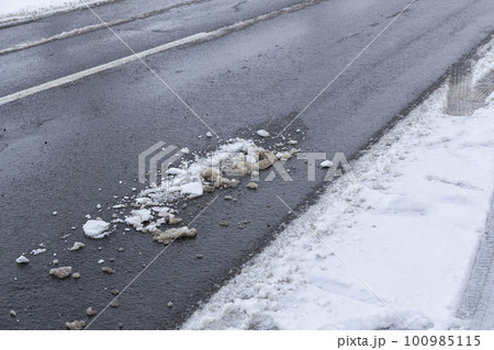 除雪された道路 100985115
