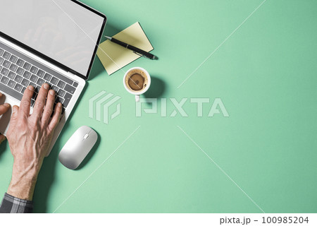Laptop with blank screen 100985204