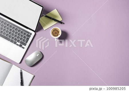 Laptop with blank screen 100985205
