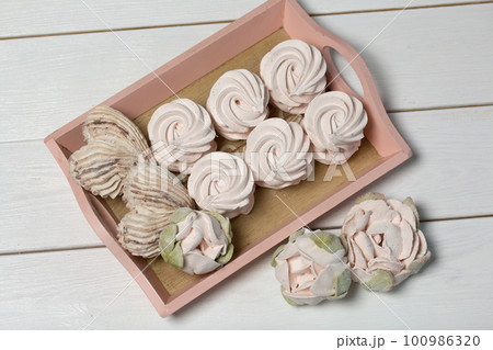Marshmallows on trays. Homemade zephyr. Close-up. Marshmallows on trays. Homemade zephyr. Close-up. 100986320