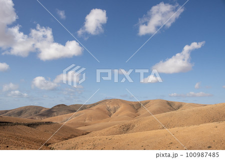 Mountains in the central Fuerteventura, Spain 100987485