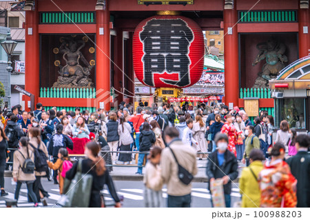 日本の東京都市景観 個人判断のマスク着用…浅草寺はコロナ禍前ごえ…外国人観光客も急増…=3月27日 日本の東京都市景観 個人判断のマスク着用…浅草寺はコロナ禍前ごえ…外国人観光客も急増…=3月27日 100988203