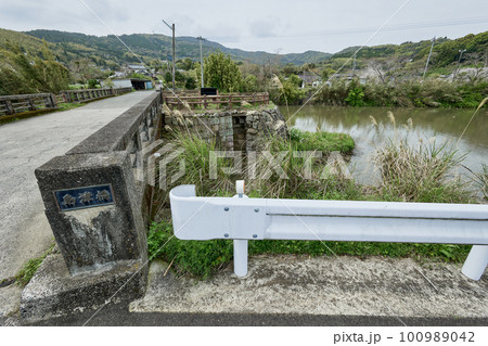 島津橋から見る島津樋門 100989042