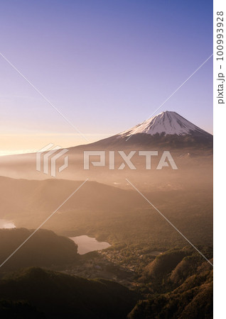 （山梨県）王岳展望・朝焼けに染まる富士山の絶景 100993928