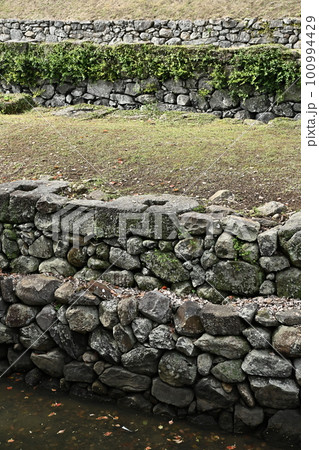 大村藩 お船蔵跡(長崎県大村市:玖島城の船蔵) 大村藩 お船蔵跡(長崎県大村市:玖島城の船蔵) 100994429