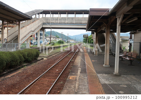 玖珂駅の跨線橋 玖珂駅の跨線橋 100995212