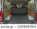 新車の商用バンの内装 100995964
