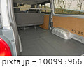 新車の商用バンの内装 100995966