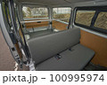 新車の商用バンの内装 100995974