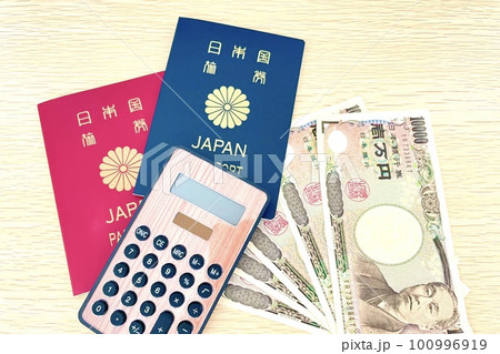 パスポートと日本円 海外旅行にかかる費用 パスポートと日本円 海外旅行にかかる費用 100996919
