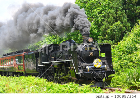 JR東日本 磐越西線 SLばんえつ物語号 正面 IN新緑 JR東日本 磐越西線 SLばんえつ物語号 正面 IN新緑 100997354