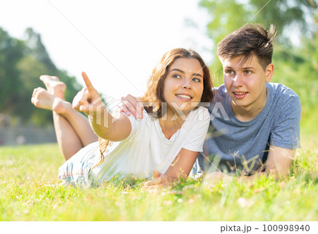 Young people are lying on the grass 100998940