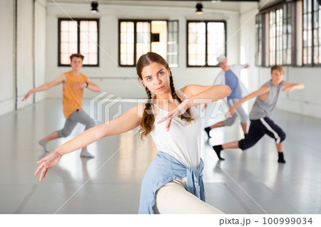 Girl training hip hop at group class 100999034