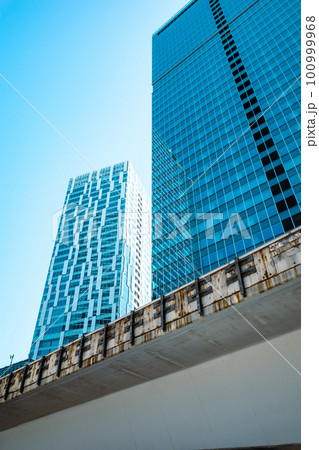 変貌する東京 外壁工事中の首都高速3号線 渋谷駅西口 2023.03 d-3 ライトトーン 変貌する東京 外壁工事中の首都高速3号線 渋谷駅西口 2023.03 d-3 ライトトーン 100999968