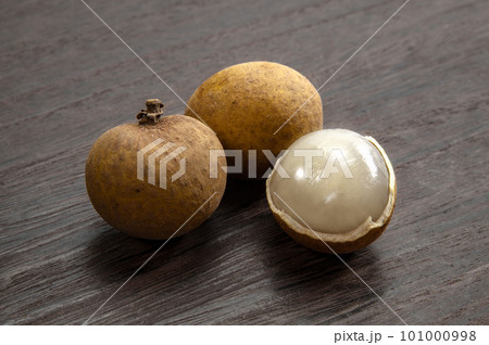 東南アジアのトロピカルフルーツ、ロンガン 101000998