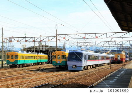 【富山地方鉄道】10030形と20020形〜ニューレッドアロー〜（稲荷町駅） 101001390
