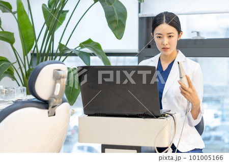 young woman doctor health hospital young woman doctor health hospital 101005166