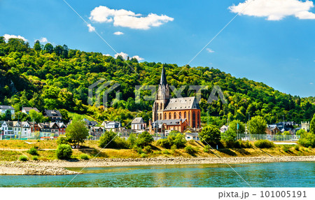 Church on the Rhine riverside in Oberwesel - Germany Church on the Rhine riverside in Oberwesel - Germany 101005191