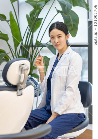 young woman doctor health hospital 101005706