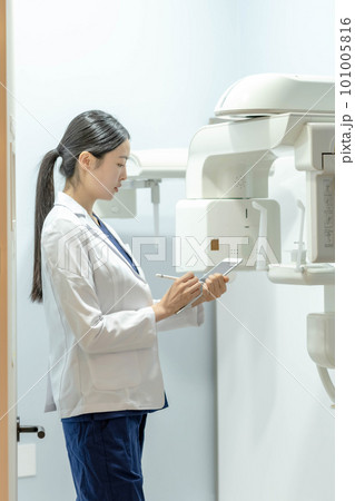 young woman doctor health hospital young woman doctor health hospital 101005816