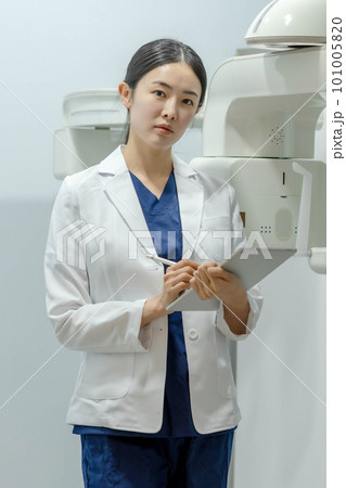 young woman doctor health hospital young woman doctor health hospital 101005820