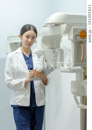 young woman doctor health hospital 101005821